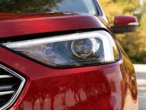 Used 2024 Ford Edge Titanium image 11