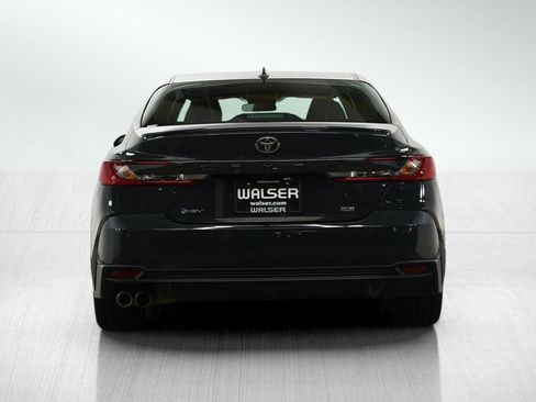 Used 2025 Toyota Camry SE image 4