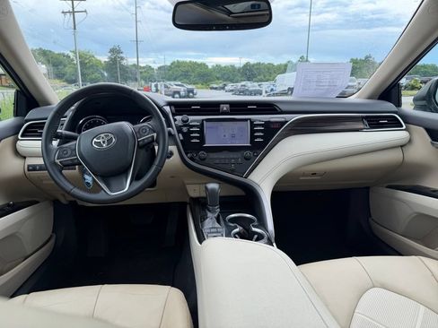 Used 2018 Toyota Camry XLE FWD image 6