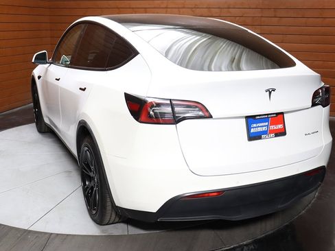 Used 2023 Tesla Model Y Long Range image 15