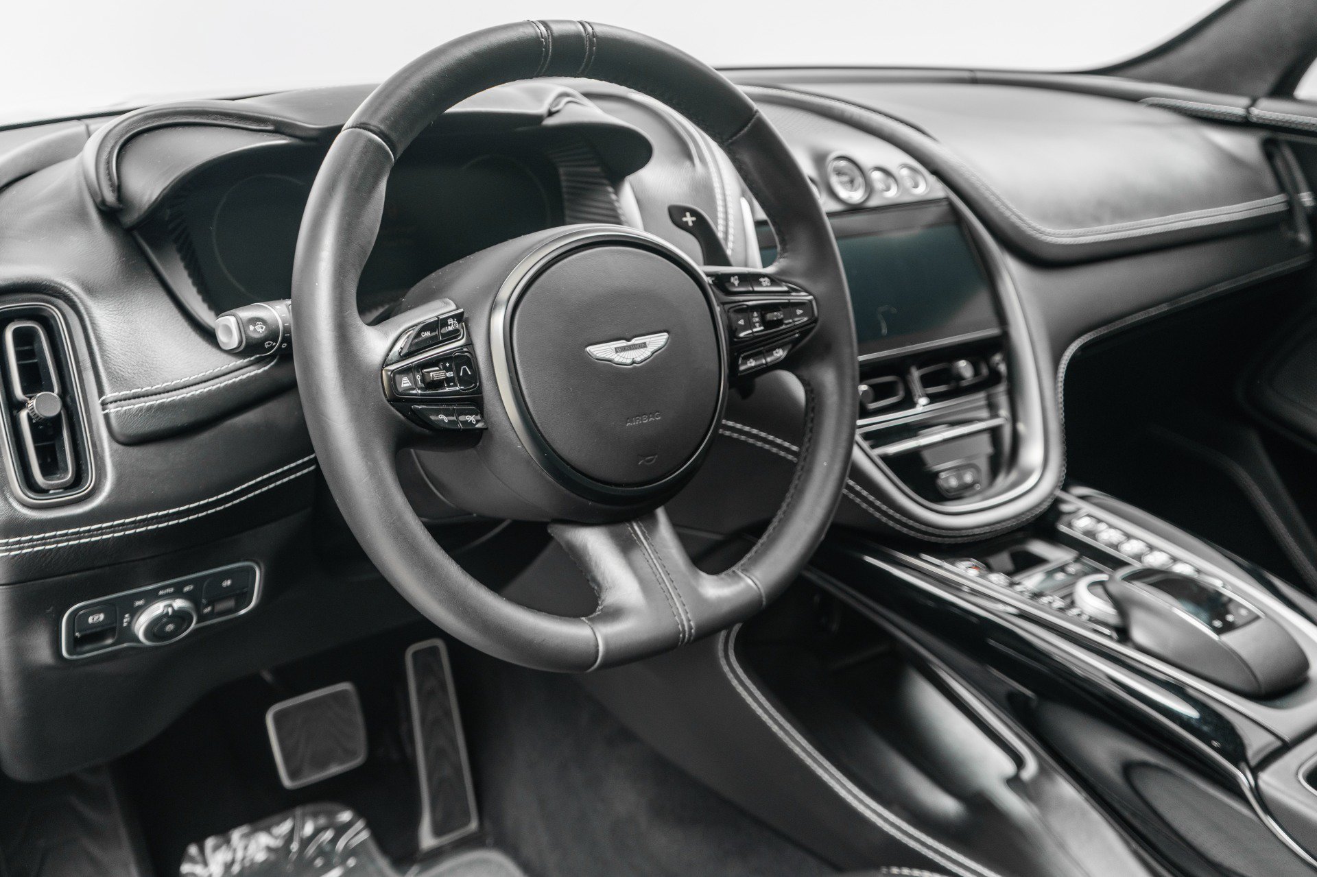 Used 2021 Aston Martin DBX AWD/4WD image 13
