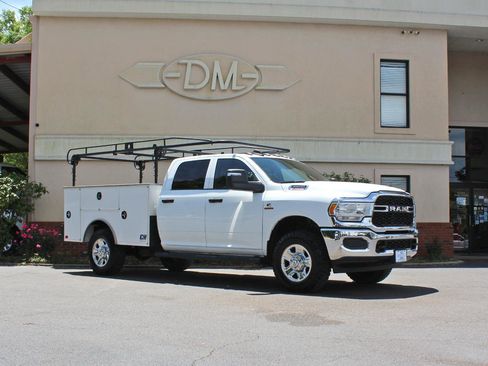Used 2024 RAM 2500 Tradesman w/ Chrome Appearance Group image 5