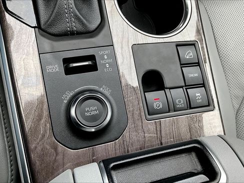 Used 2024 Toyota Highlander Platinum image 35