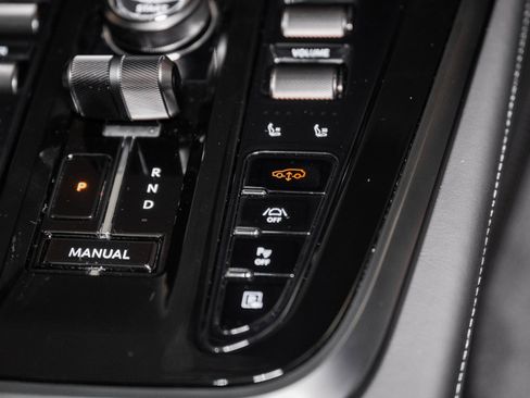 Used 2025 Aston Martin DBX 707 image 45