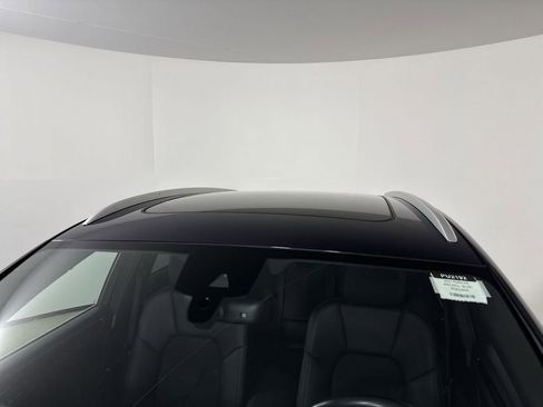 Certified 2021 Porsche Macan S image 17