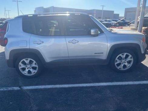Used 2016 Jeep Renegade Limited image 3