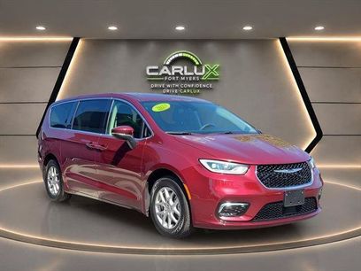 Used 2023 Chrysler Pacifica Touring-L