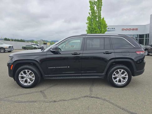 Used 2022 Jeep Grand Cherokee Limited w/ Luxury Tech Group II AWD/4WD image 2