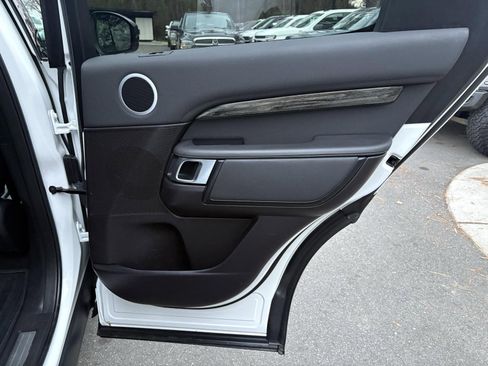 Used 2018 Land Rover Discovery HSE image 26