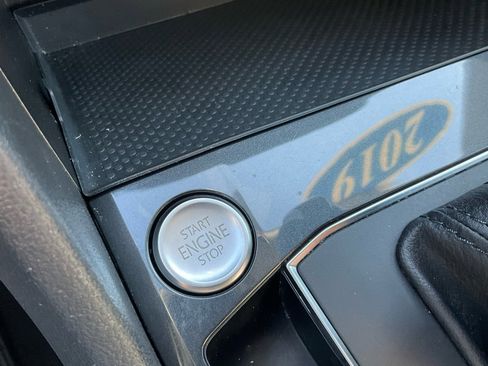 Used 2019 Volkswagen Tiguan SE w/ Panoramic Sunroof Package image 4