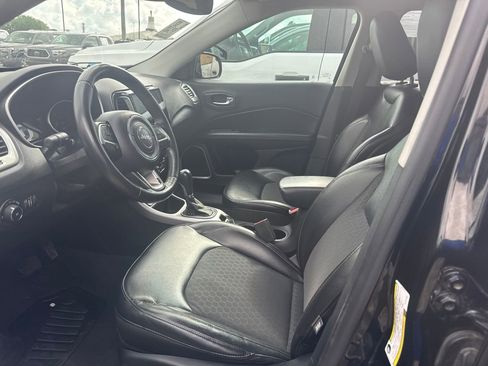 Used 2018 Jeep Compass Latitude w/ Popular Equipment Group FWD image 7