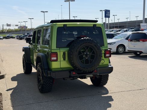 Used 2025 Jeep Wrangler Willys image 7