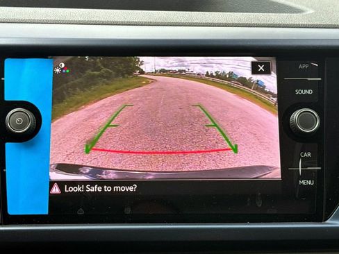 Used 2024 Volkswagen Taos SE image 14