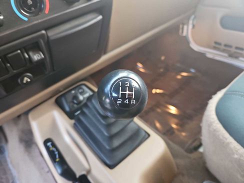 Used 2000 Jeep Wrangler Sahara image 25