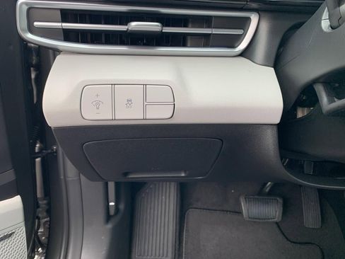 New 2025 Hyundai Elantra Limited image 54