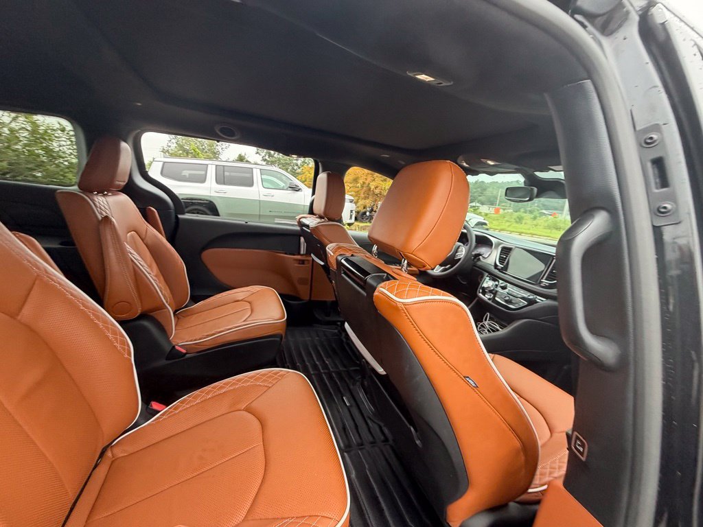Used 2024 Chrysler Pacifica Pinnacle FWD image 47