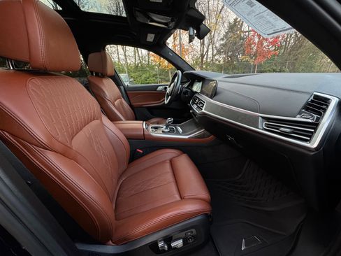 Used 2022 BMW X7 M50i image 35