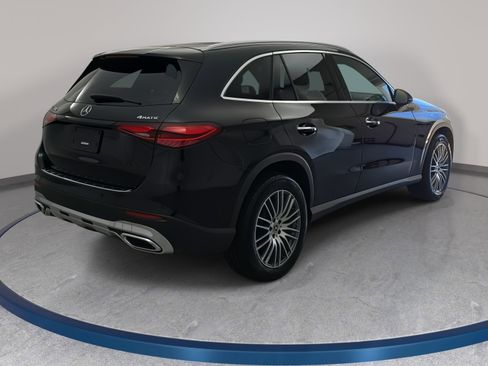 Used 2025 Mercedes-Benz GLC 300 4MATIC image 5
