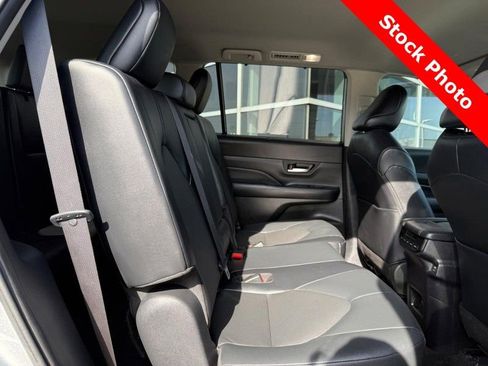 Used 2024 Toyota Grand Highlander FWD image 12