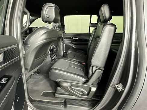 Certified 2024 Jeep Wagoneer L Series II w/ Flexible Seating Group AWD/4WD image 14
