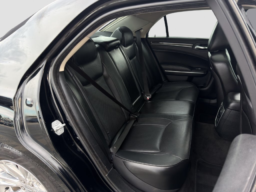 Used 2016 Chrysler 300 C RWD image 28