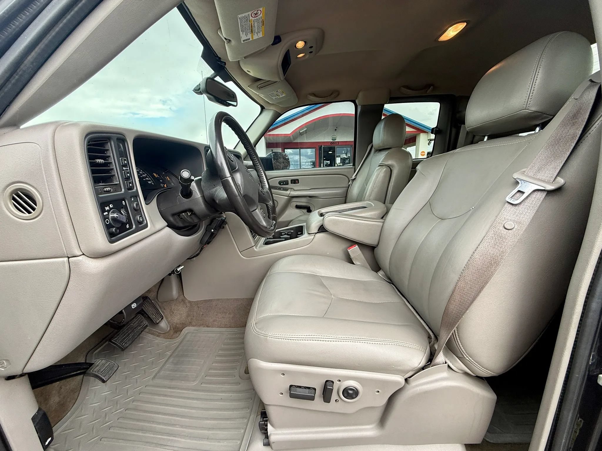Used 2005 Chevrolet Silverado 2500 LT w/ Heavy-Duty Power Package AWD/4WD image 9