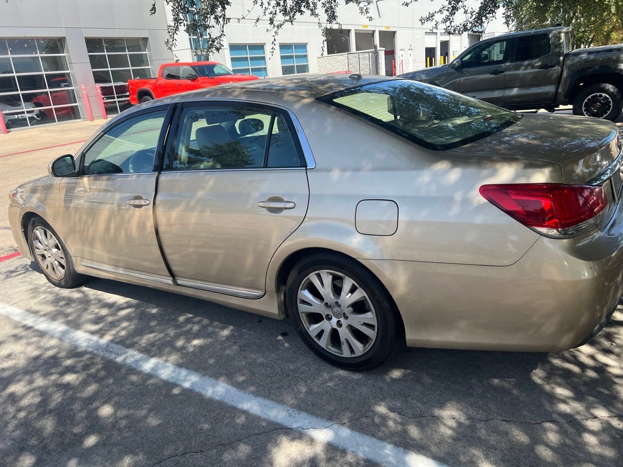 Used 2011 Toyota Avalon FWD image 2