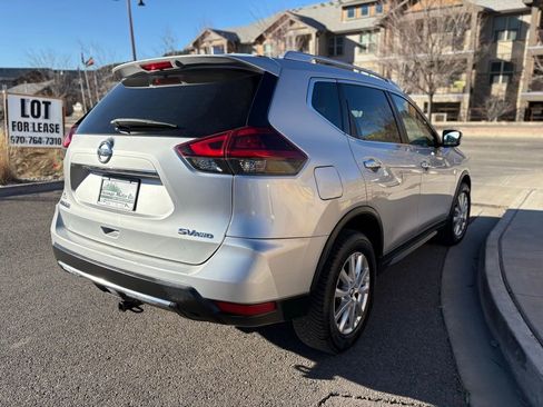 Used 2018 Nissan Rogue SV image 8