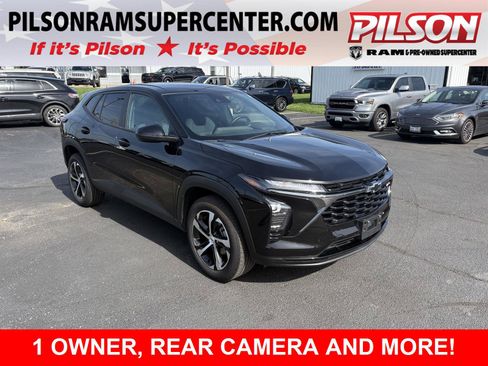 Used 2025 Chevrolet Trax RS w/ Driver Confidence Package FWD image 1