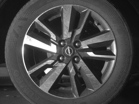 Used 2025 Nissan Versa SV FWD image 15