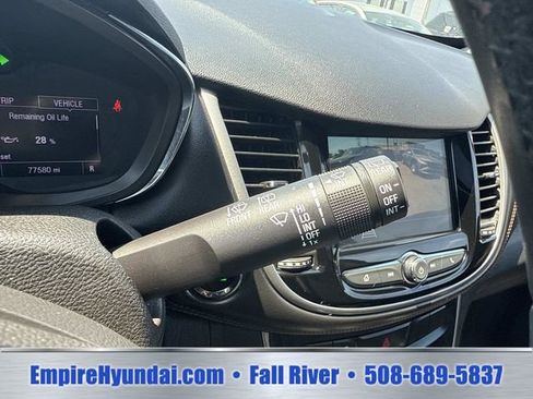 Used 2019 Chevrolet Trax LT w/ Sun & Sound Package AWD/4WD image 31