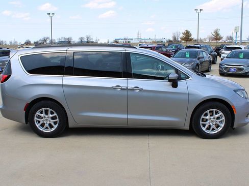 Used 2021 Chrysler Voyager Lxi image 4