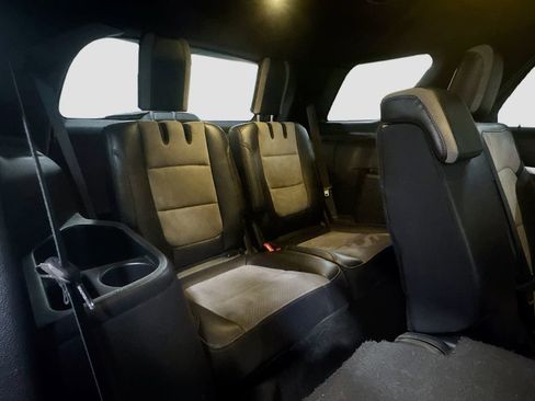 Used 2017 Ford Explorer XLT w/ Equipment Group 202A image 33