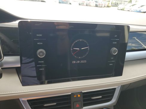 New 2025 Volkswagen Taos SE image 21