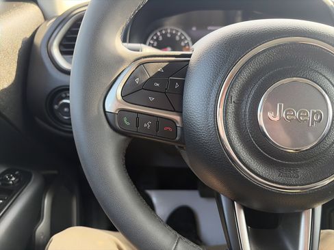 Used 2022 Jeep Renegade Latitude image 18