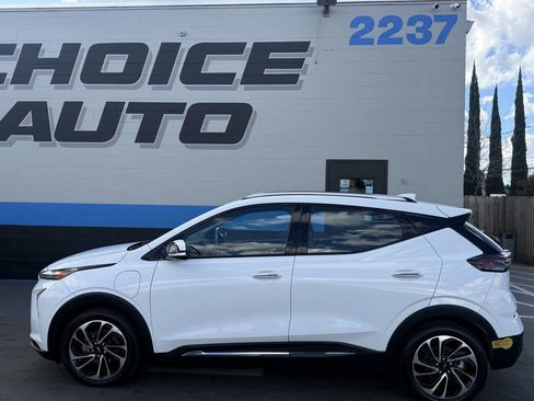 Used 2022 Chevrolet Bolt EUV Premier w/ Sun & Sound Package image 23