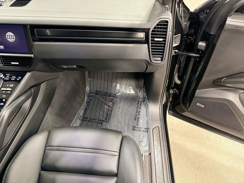 Certified 2023 Porsche Cayenne Turbo GT AWD/4WD image 18