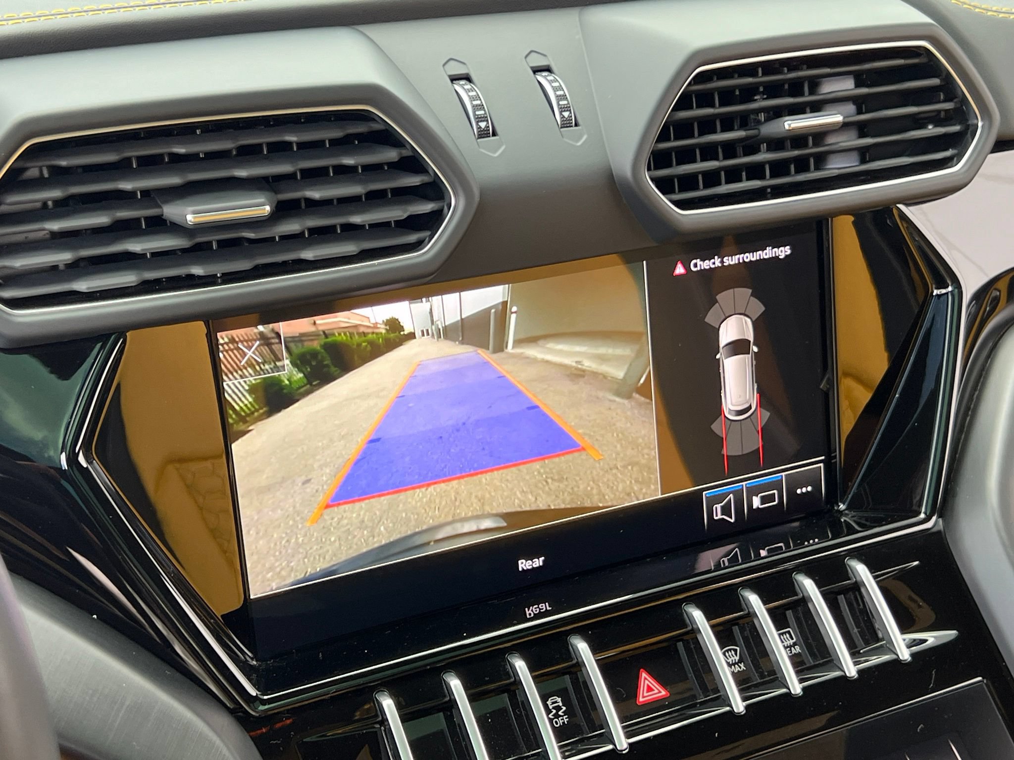 Used 2022 Lamborghini Urus AWD/4WD image 34