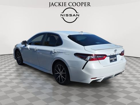 Used 2023 Toyota Camry SE image 7