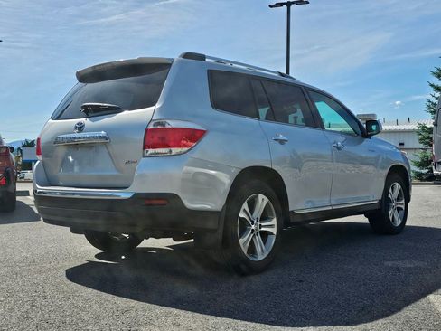 Used 2011 Toyota Highlander Limited w/ Tow Pkg AWD/4WD image 5