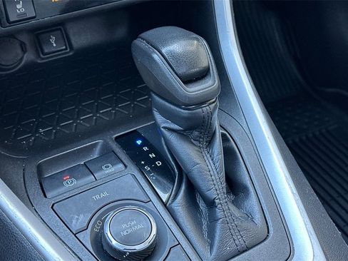 Used 2022 Toyota RAV4 XLE image 23