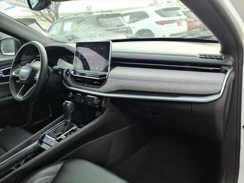Used 2024 Jeep Compass Latitude image 16