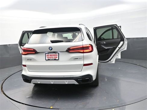 Used 2022 BMW X5 xDrive40i w/ M Sport Package image 40