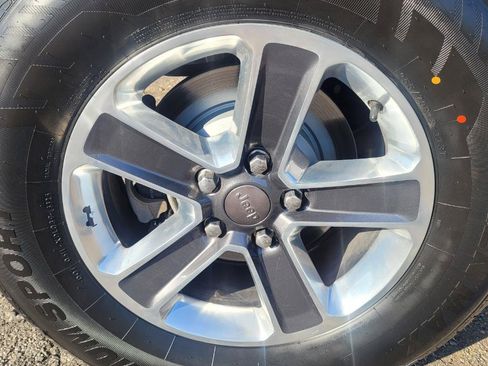 Used 2018 Jeep Wrangler Unlimited Sahara AWD/4WD image 43