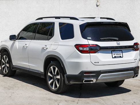 Used 2023 Honda Pilot Elite image 4