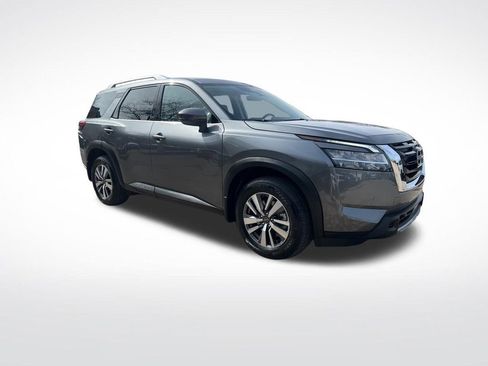 Used 2024 Nissan Pathfinder SL image 3