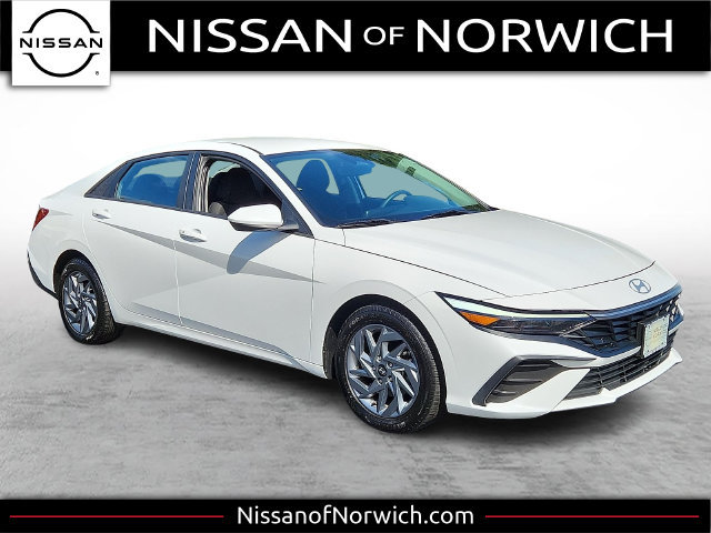 Used 2024 Hyundai Elantra SEL FWD image 1