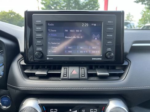 Used 2022 Toyota RAV4 XLE Premium AWD/4WD image 33