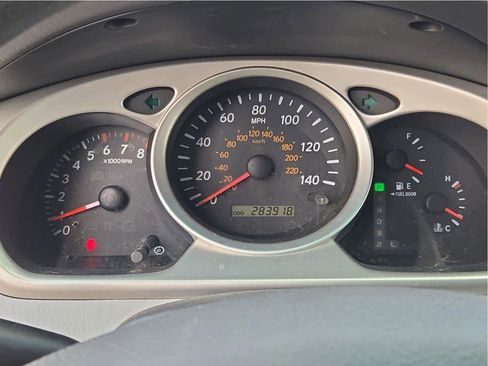 Used 2005 Toyota Highlander 2WD V6 w/ 3rd Row image 20
