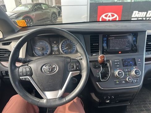 Used 2015 Toyota Sienna Limited Premium image 17